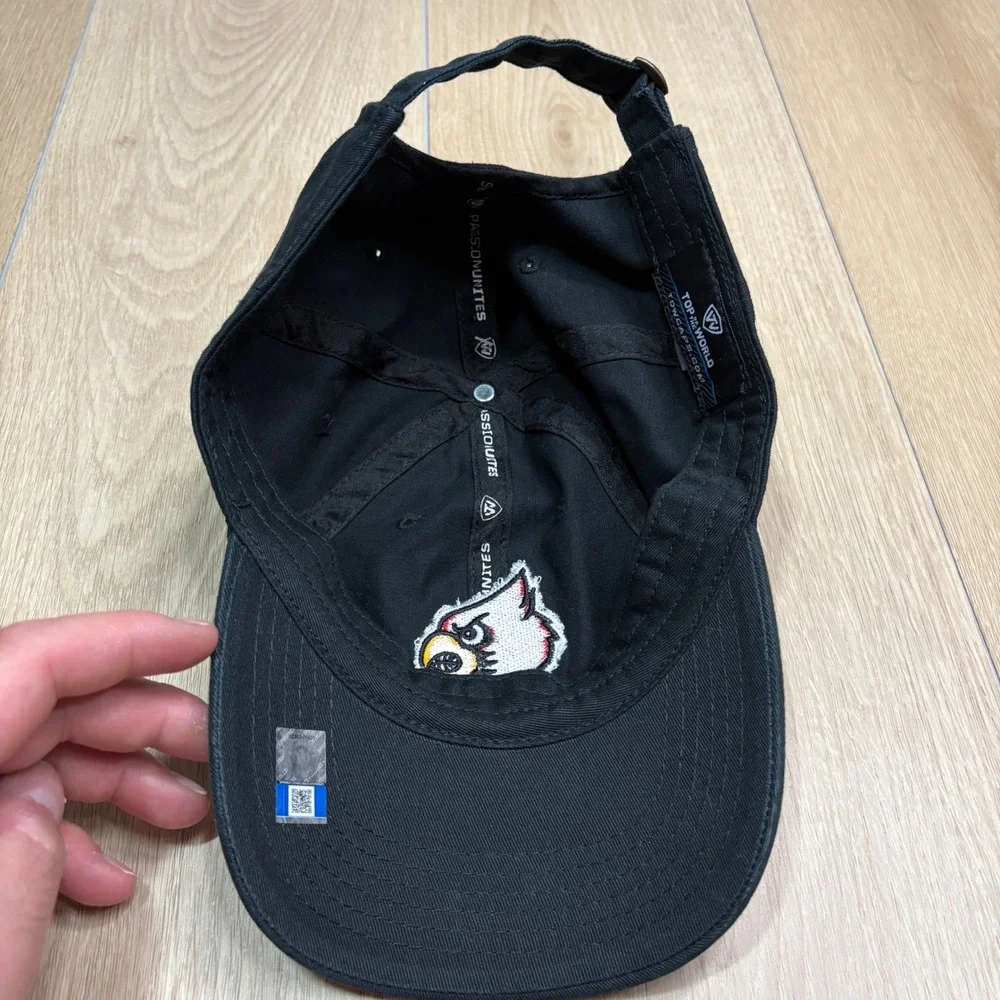 Louisville Cardinals Hat Mens Black Adjustable NCAA Dad Cap Top of the World NWT